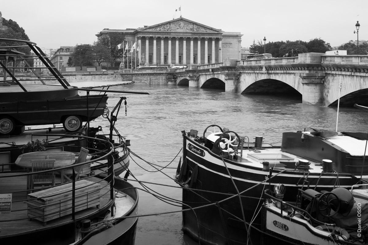Paris, crue de la Seine - juin 2016 - Pont de la Concorde et l'Assemblée Nationale.